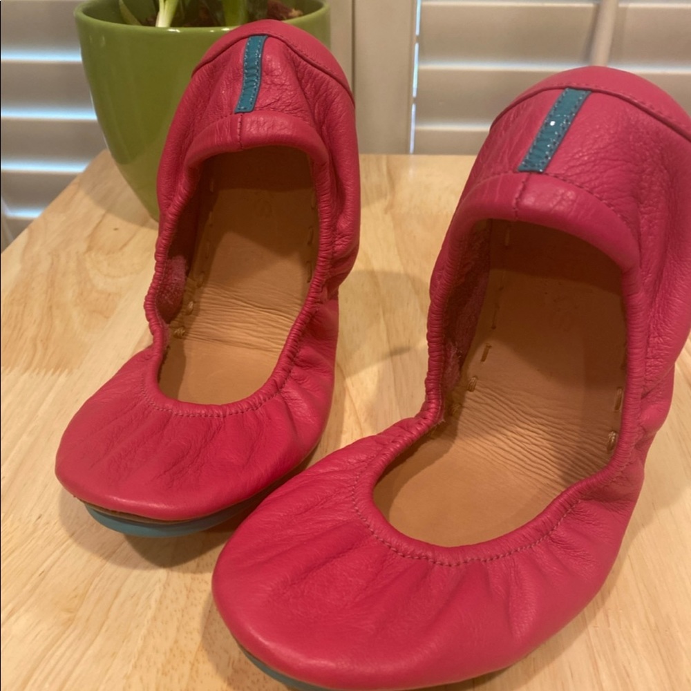 Tieks size 7. Only worn once!